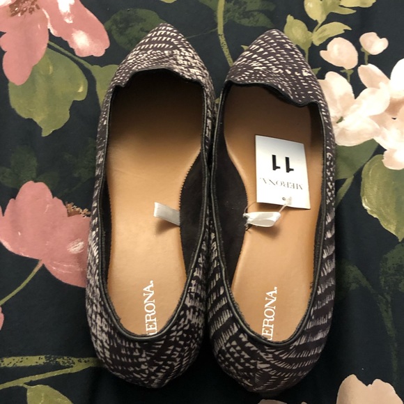 NWT MERONA Black & White Pattered Pointed Flats Size 11 - Picture 3 of 7
